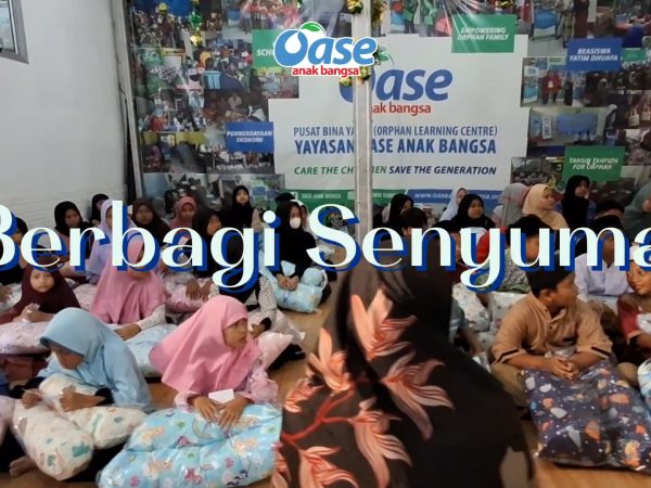 ADIK ADIK MENDAPATKAN BANTAL LUCU